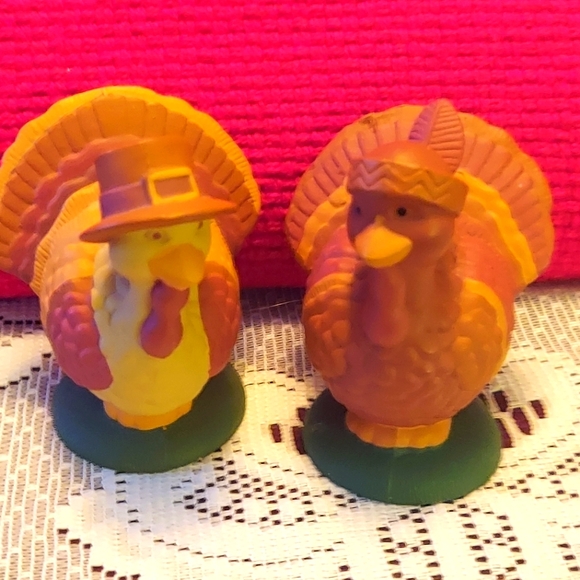 Vintage Avon Thanksgiving Salt & Pepper Shakers - Picture 1 of 7